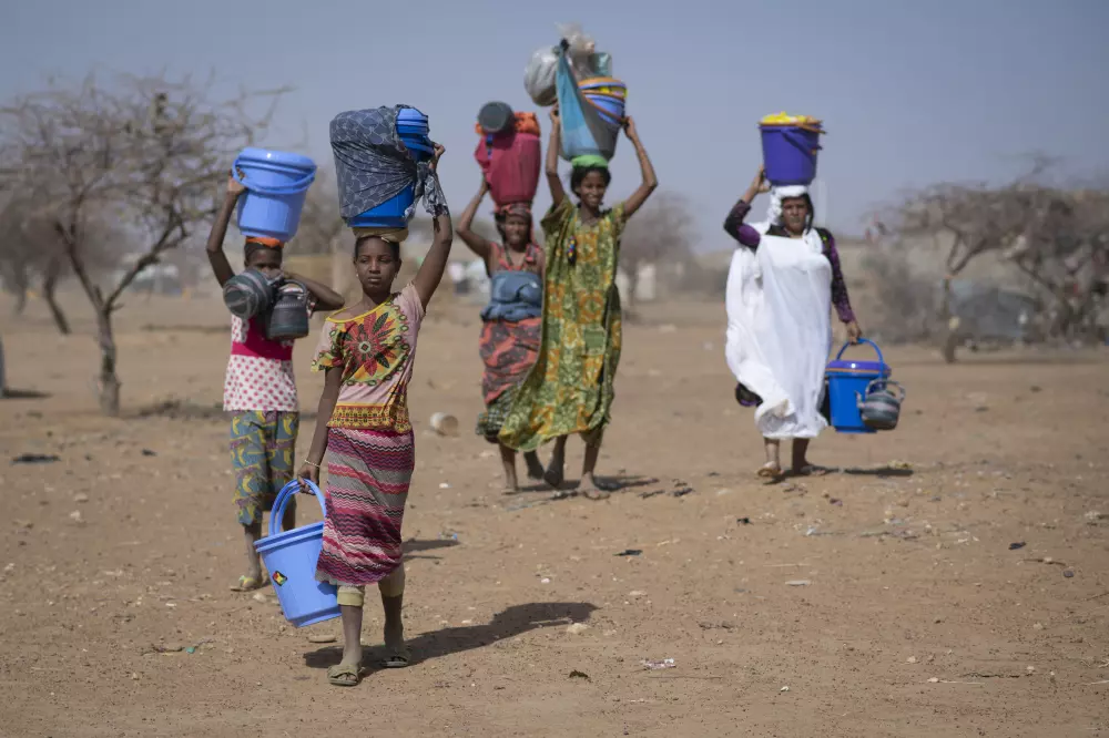 Miles de refugiados malienses huyen de los campos de Burkina Faso tras los ataques