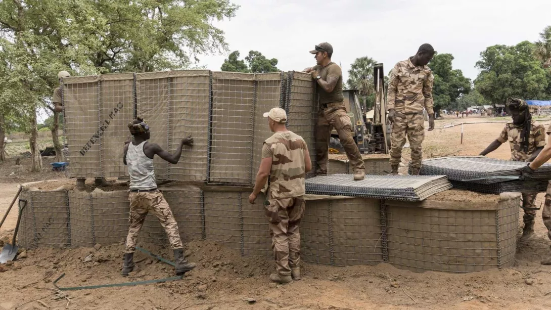 Tropas francesas en África. El trampantojo de la «rearticulación»