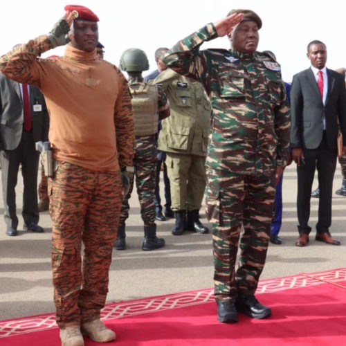 Los jefes militares del Sahel forman una confederación y cimentan su salida del bloque de África Occidental