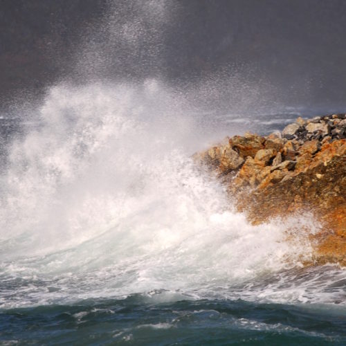 Energía undimotriz y ondas acústicas submarinas: un camino emergente hacia la sostenibilidad energética y la resiliencia costera