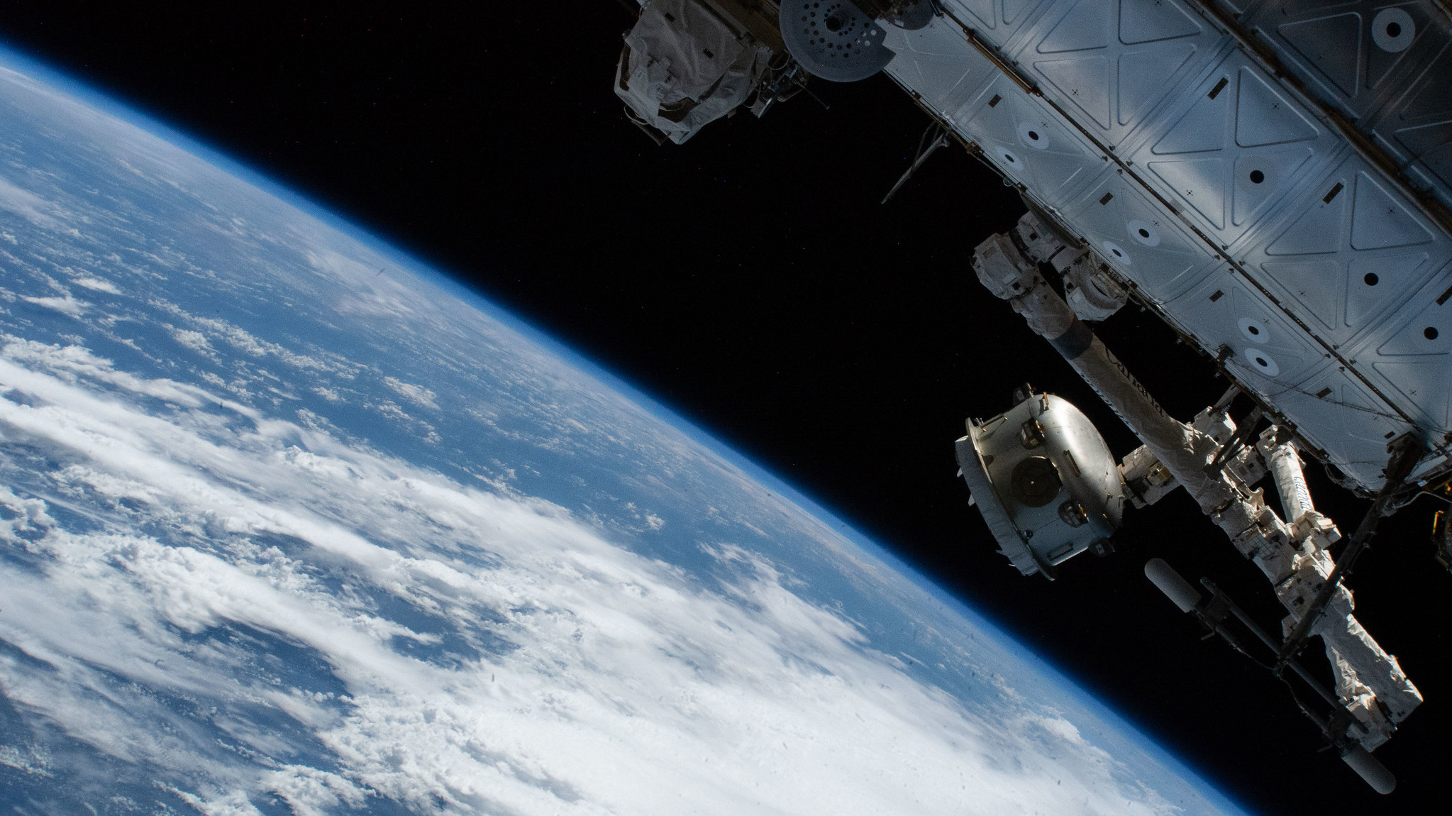 La Amenaza de una Guerra en el Espacio: La Militarización de la Órbita Terrestre Baja y sus Implicaciones para el Futuro de la Sociedad