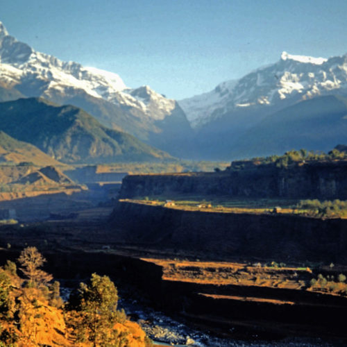 Nepal entre Gigantes: El Avance Silencioso de China y el Nuevo Tablero Geopolítico del Himalaya