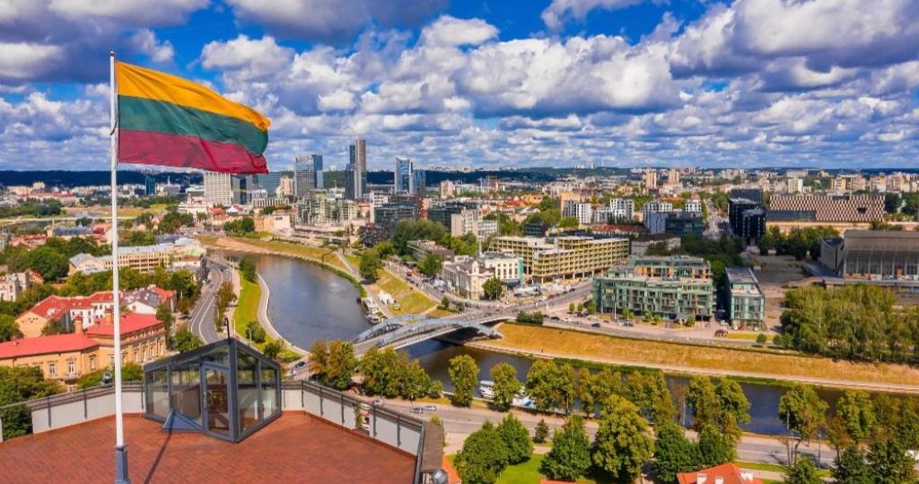 Lituania y los Estados Pequeños: Una Influencia Discreta pero Decisiva en el Rumbo de Europa