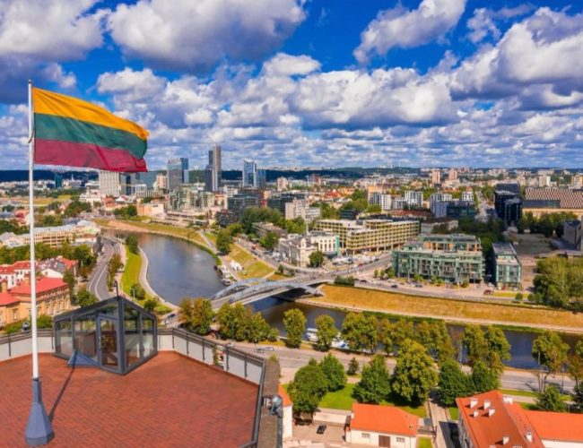 Lituania y los Estados Pequeños: Una Influencia Discreta pero Decisiva en el Rumbo de Europa