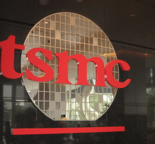 La Guerra Silenciosa de los Chips: Cómo el Acuerdo con TSMC Redibuja el Mapa Geopolítico y Tecnológico Global