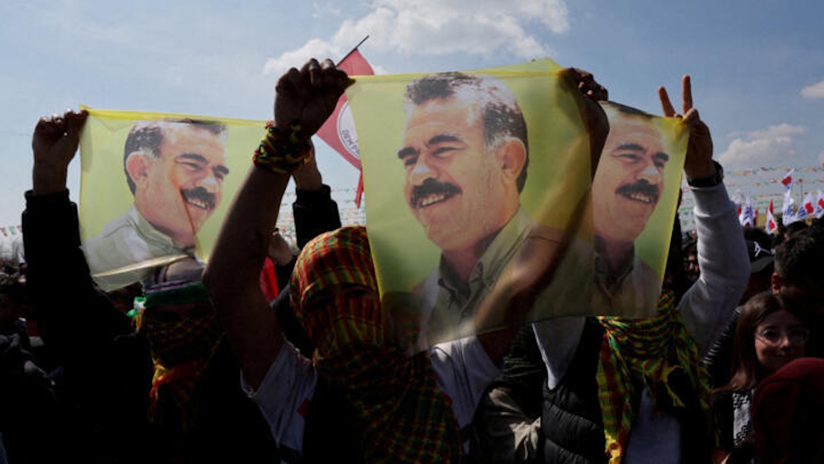 Un Momento Decisivo para la Cuestión Kurda: Disolución del PKK y Sus Implicaciones Geopolíticas 
