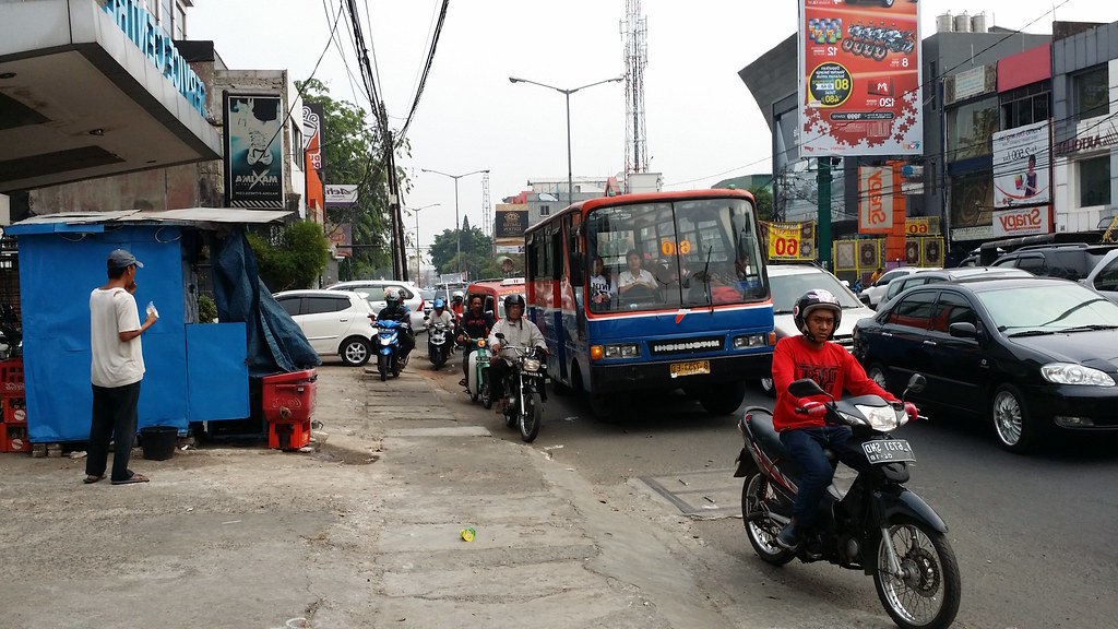 Movilidad Urbana en Indonesia: Entre la Tradición y la Innovación Tecnológica