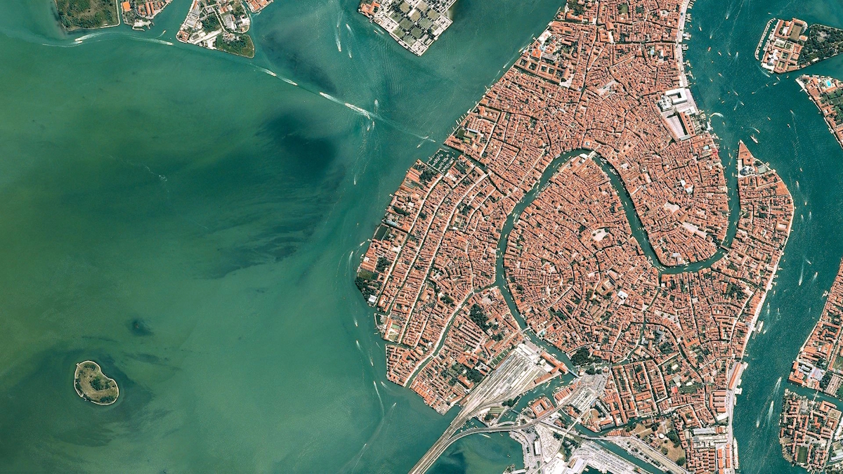El papel estratégico de los datos satelitales en la transformación de las ciudades inteligentes
