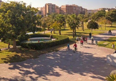 White Roofs, Urban Parks, and Peri-Urban Agriculture as a Combined Strategy to Reduce Urban Heat in European Cities